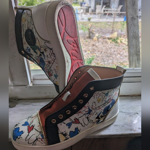 Christian Louboutin - Picture 3 of 4